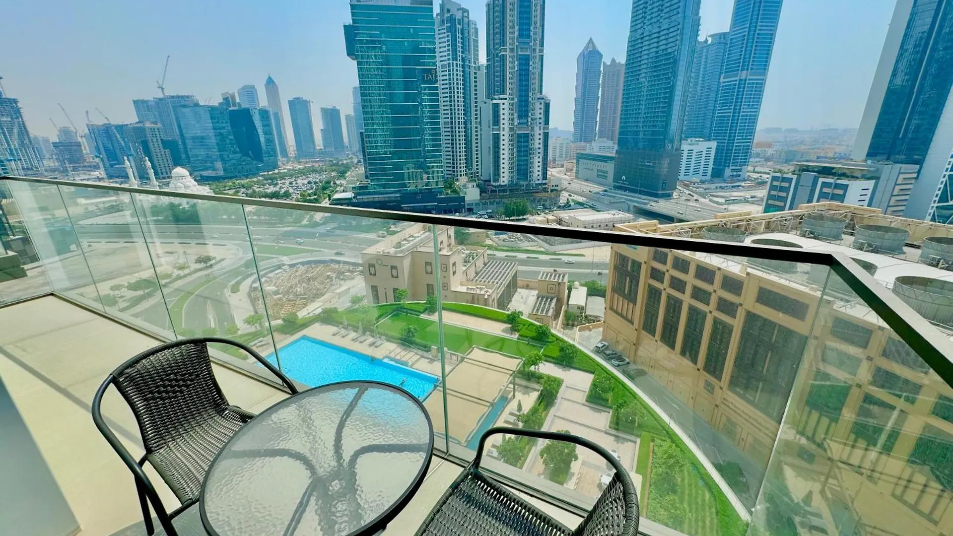 Modern 2Br Near Dubai Mall & Burj Khalif location